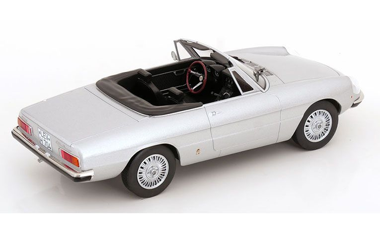 1:18 1/18 Alfa Romeo 2000 Spider Veloce 1973 1982 srebreni Norev