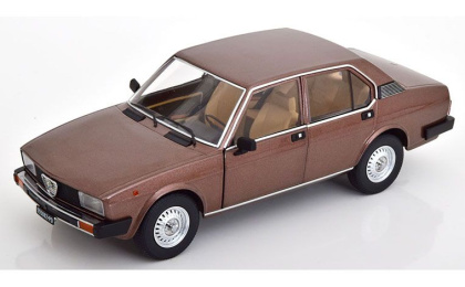 1:18 1/18 Alfa Romeo Alfetta 2000 TD Turbo Diesel 1979 1984 luci di bosco Mitica-Diecast