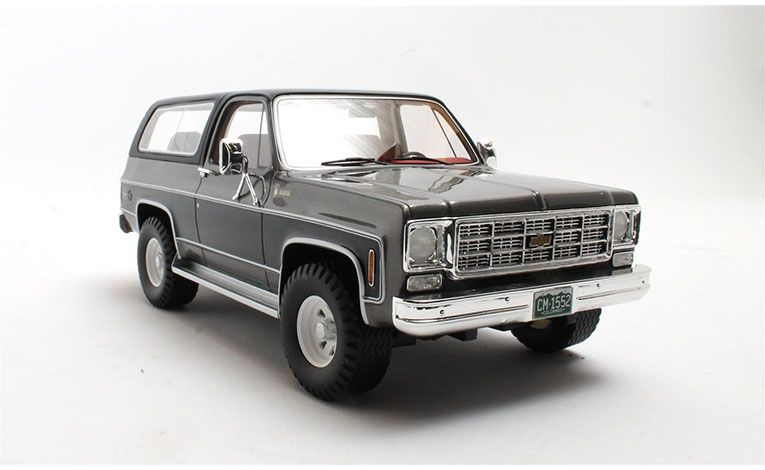 1:18 1/18 Chevrolet Blazer K5 4X4 1973 1978 sivo crni Cult-Scale Models