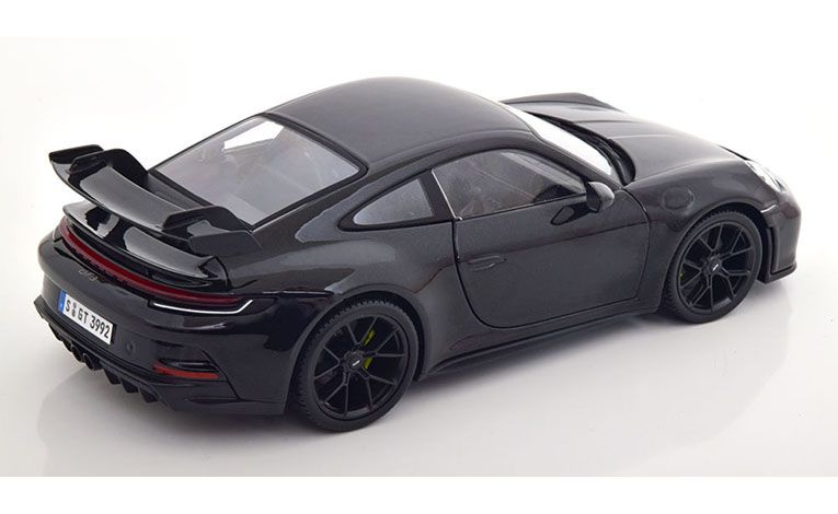 1:18 1/18 Porsche 992 911 GT3 Kupe 2022 2024 crni Maisto