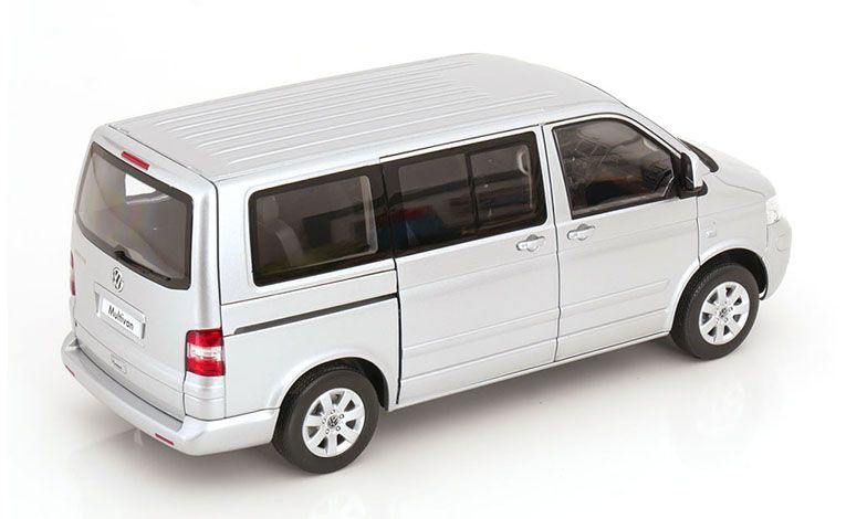 1:18 1/18 Volkswagen VW T5 Multivan 2003 2009 srebreni Norev
