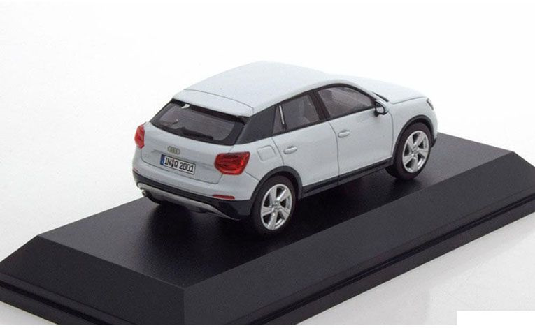 1:43 1/43 Audi Q2 2016 2020 ibis white iScale