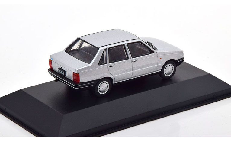 1:43 1/43 Fiat Duna S 1988 1991 srebreni Altaya