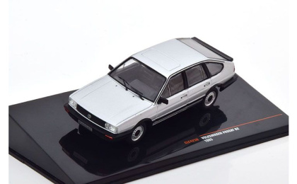 1:43 1/43 Volkswagen VW Passat B2 1985 1988 silver Ixo