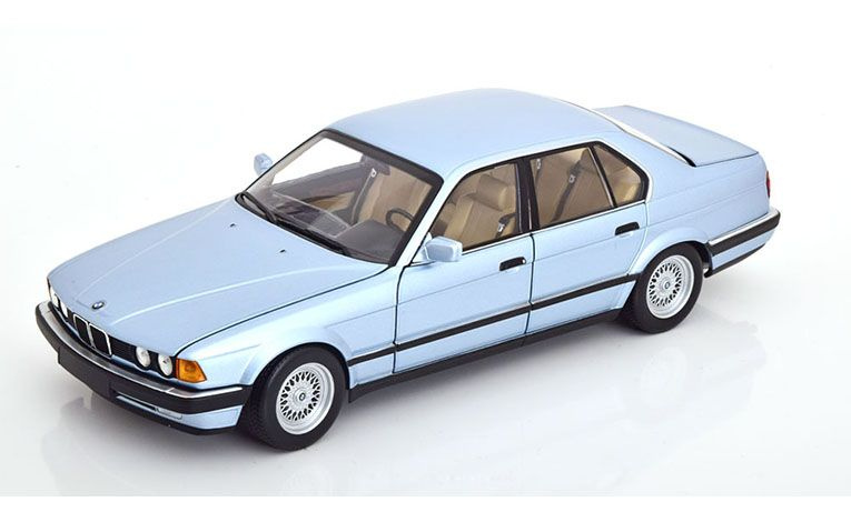 1:18 1/18 BMW E32 Series 7 730i Limousine 1986 1994 light blue Minichamps