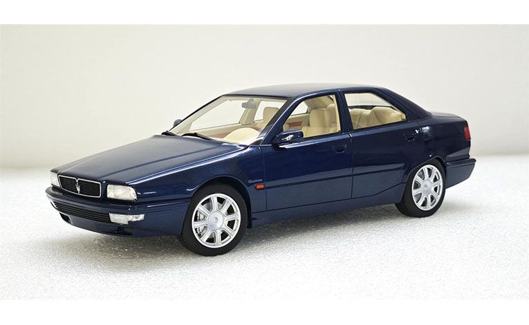 1:18 1/18 Maserati Quattroporte Serija 4 Limuzina 1994 2001 plavi Cult-Scale Models
