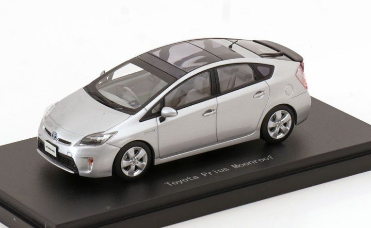 1:43 1/43 Toyota Prius Moonroof 2012 2015 srebreni Ebbro
