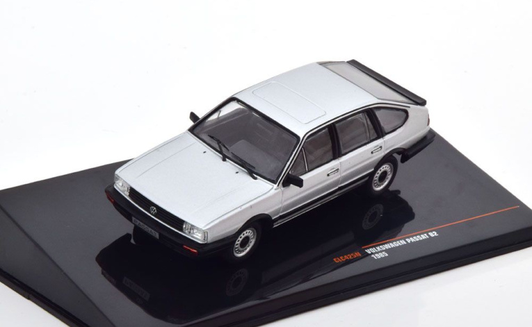 1:43 1/43 Volkswagen VW Passat B2 1985 1988 srebreni Ixo