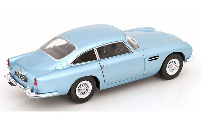 1:18 1/18 Aston Martin DB5 Coupe 1964 1965 light blue Solido