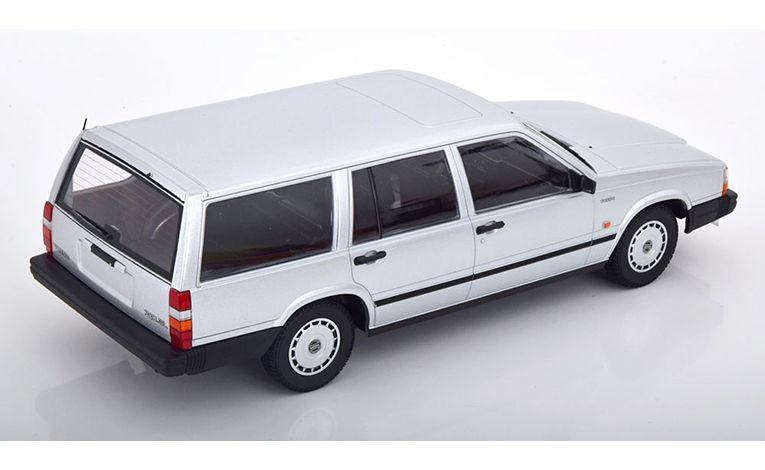 1:18 1/18 Volvo 740 GL Karavan 1986 srebreni Minichamps
