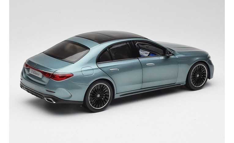 1:18 1/18 Mercedes W214 E Class AMG Limousine 2024 turquoise iScale