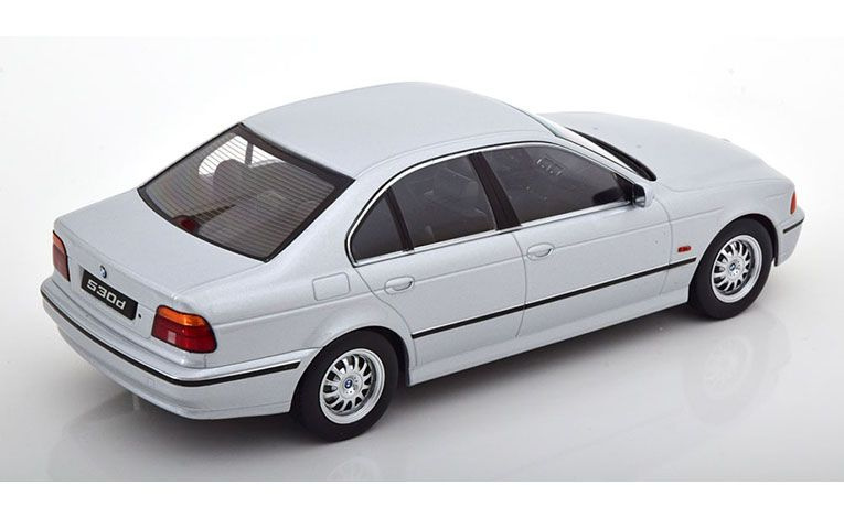 1:18 1/18 BMW E39 Serija 5 530d Limuzina 1995 2003 srebreni KK Scale