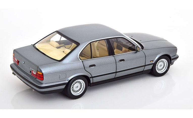 1:18 1/18 BMW E34 Series 5 535i Limousine 1988 1992 light grey Minichamps