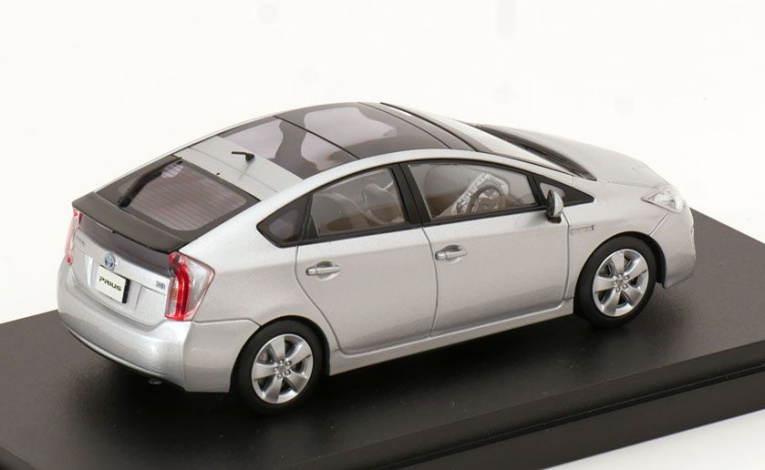 1:43 1/43 Toyota Prius Moonroof 2012 2015 srebreni Ebbro