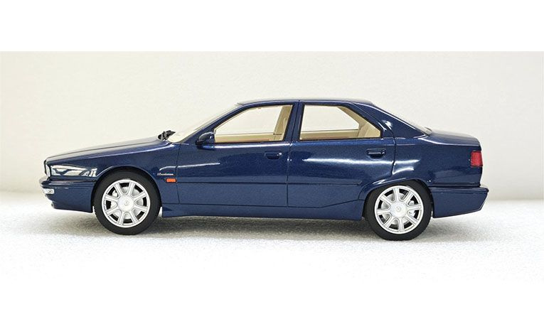 1:18 1/18 Maserati Quattroporte Serija 4 Limuzina 1994 2001 plavi Cult-Scale Models
