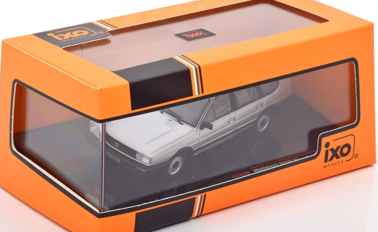 1:43 1/43 Volkswagen VW Passat B2 1985 1988 srebreni Ixo