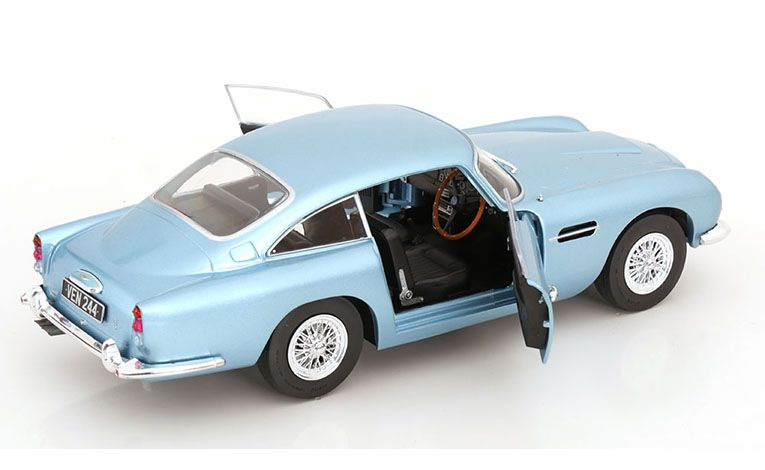 1:18 1/18 Aston Martin DB5 Coupe 1964 1965 light blue Solido