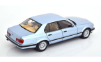 1:18 1/18 BMW E32 Series 7 730i Limousine 1986 1994 light blue Minichamps