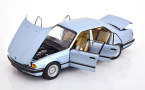 1:18 1/18 BMW E32 Series 7 730i Limousine 1986 1994 light blue Minichamps